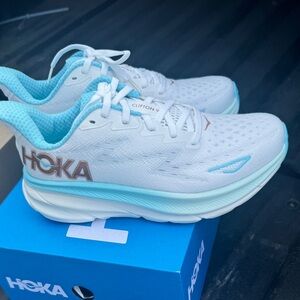 New Women’s Hoka Shoes White n Blue Clifton 9